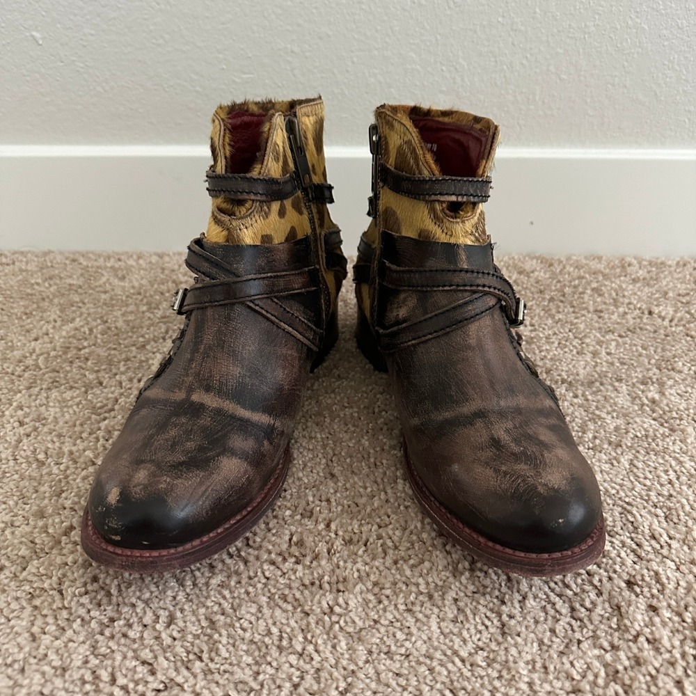 Freebird Belfast Ankle Boots Women 10 Brown Cheetah Calf Hair Distressed Leather - Picture 3 of 12